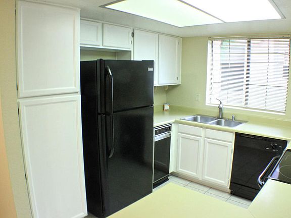 4th image of 1905 E University Dr Unit 139