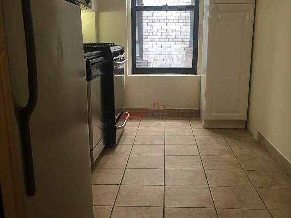 5th image of 601 W 151st St APT 29