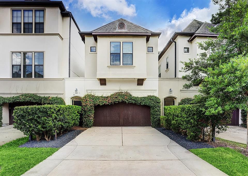 Welcome home 5323 Inker St nestled in 77007. Notice the double private driveway.