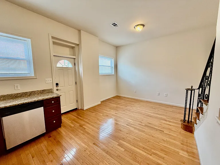 2000 S Chadwick St — Photo 8