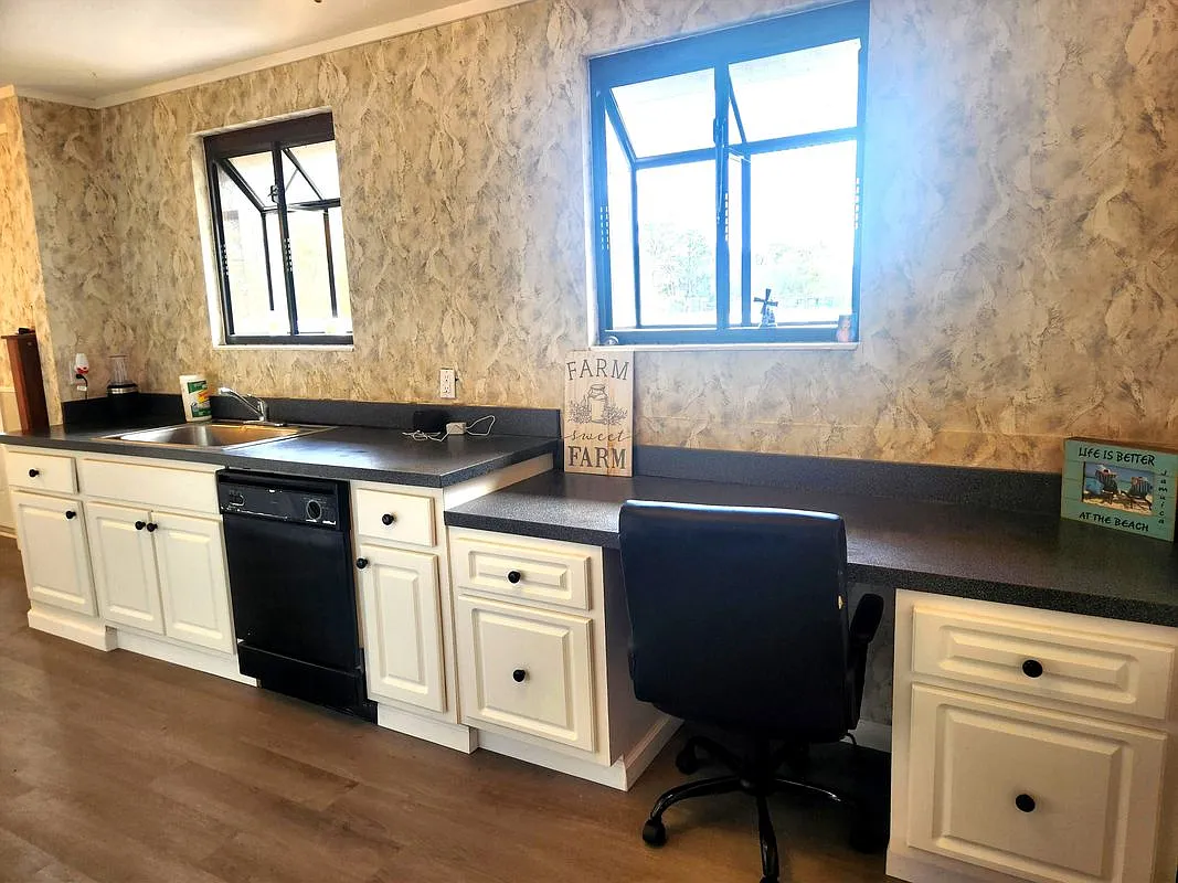 2 bed, 2.0 bath, 1392 sqft, $1,800 — Photo 2