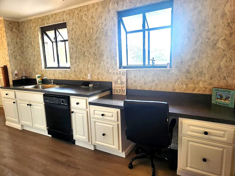 2355 SE State Road 100 — Photo 2