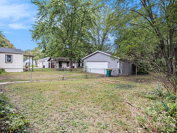 3rd image of 320 Miller Ave