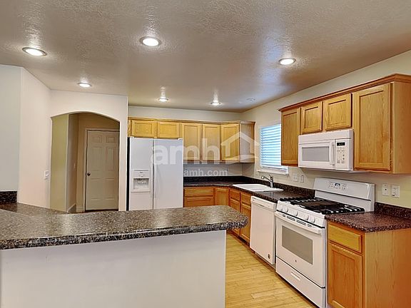3rd image of 10766 N Cypress