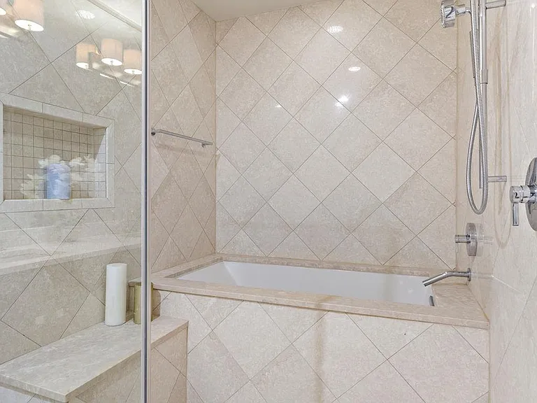250 Henley Pl #406 — Photo 11