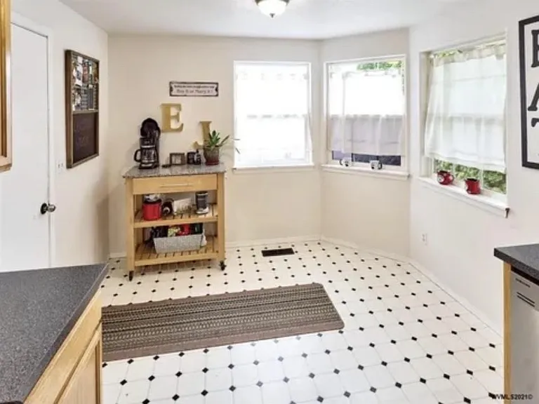 1307 Aqua St SE — Photo 9