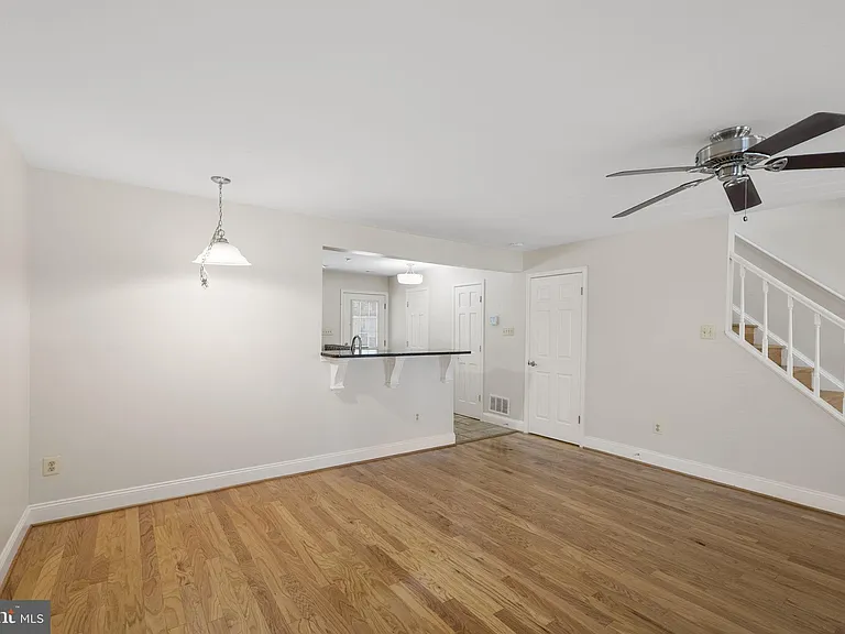 124 Barnsfield Ct #216 — Photo 13