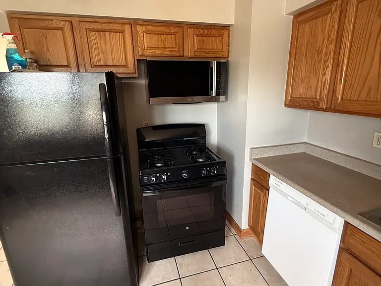 2124 Ludington Ave — Photo 6