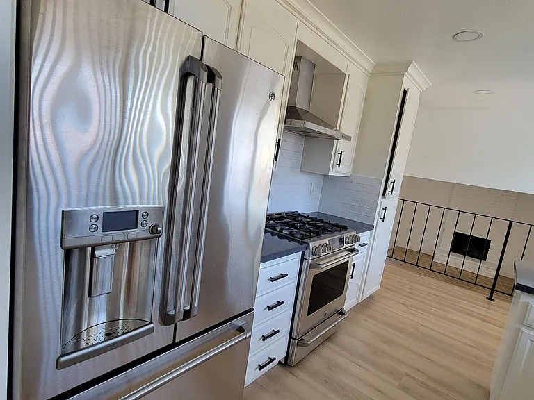 2210 Sierra Ct — Photo 8
