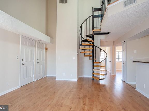 5th image of 6008F Curtier Dr #F