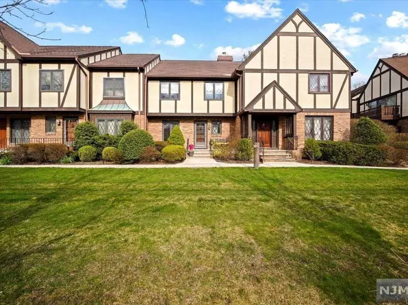 7 Chelsea Ct, Ramsey, NJ 07446