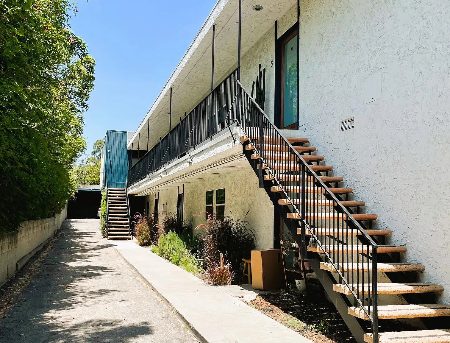 2 bed, 750 sqft, $2,450 — Photo 2