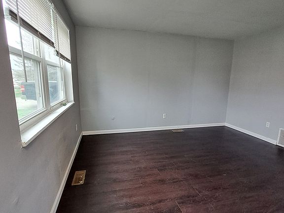 2nd image of 562 Stonyridge Ave