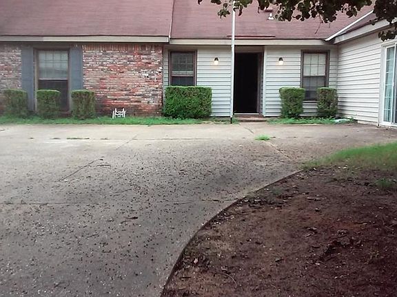 2nd image of 1206 Charnwood Dr