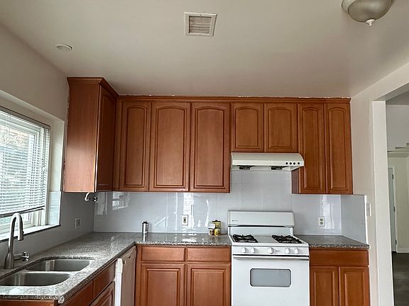 4th image of 9122 Hermosa Dr