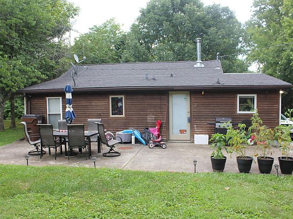 5th image of 1013 Plum Creek Rd