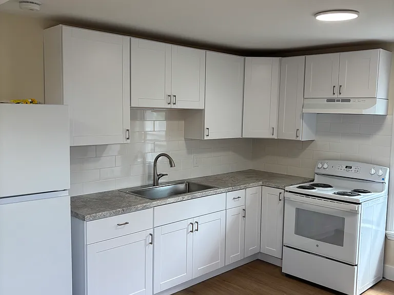 14 Sheridan St — Photo 5