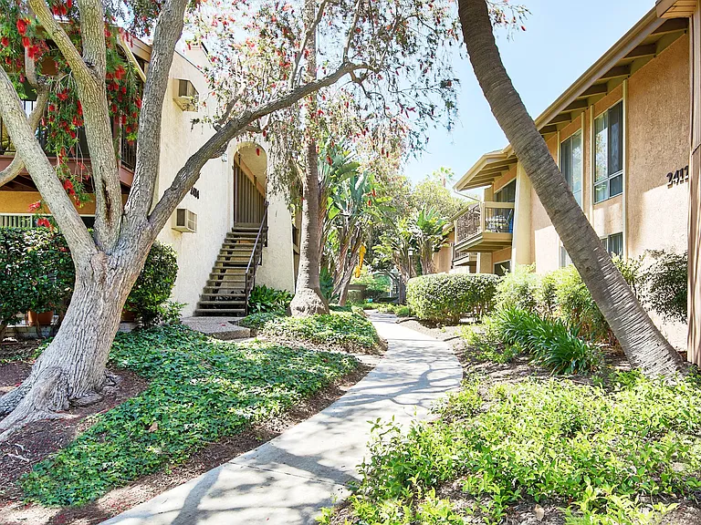 Mediterranean Village Costa Mesa — Photo 14
