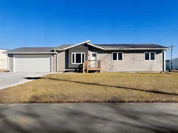 405 10th St, Nevada, IA 50201