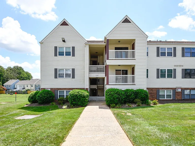102 Chesterfield Ln #201 — Photo 3