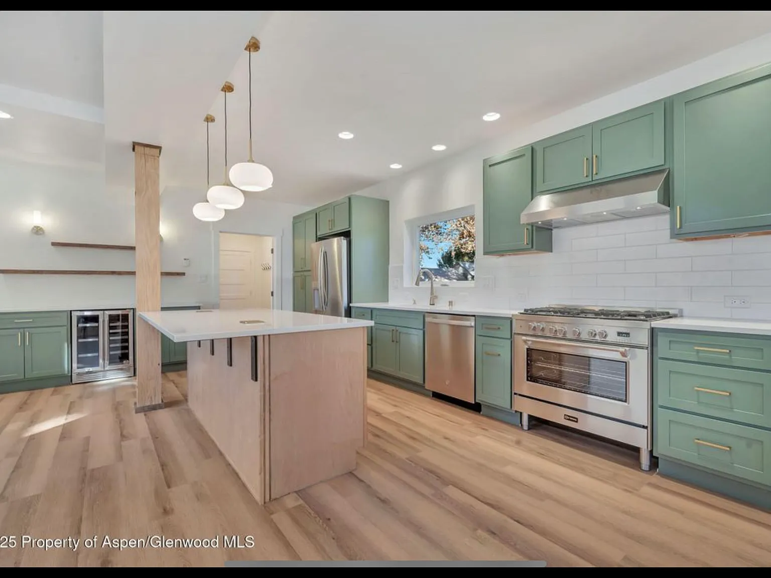 340 E Jefferson Ave — Photo 2