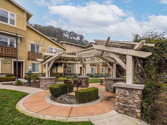 2nd image of 106 Emerald Cove Ter