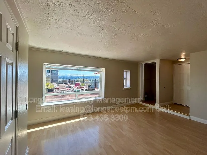 772 SW Broadway Dr #6