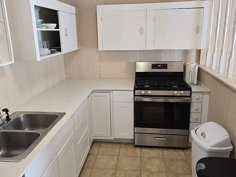 447 W 6th Ave — Photo 4