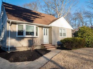 17 Franklin Rd, Oakdale, NY 11769