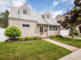 15707 92nd St, Howard Beach, NY 11414