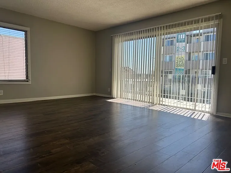 1412 Barry Ave #1 — Photo 2