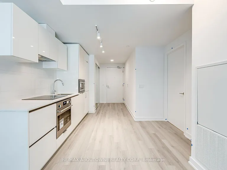 230 Simcoe St #1327 — Photo 8