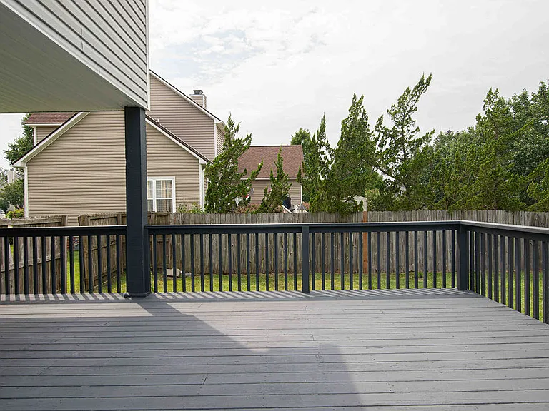 209 Lansing Ct — Photo 41
