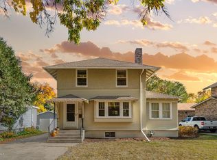 905 Reeves Dr, Grand Forks, ND 58201