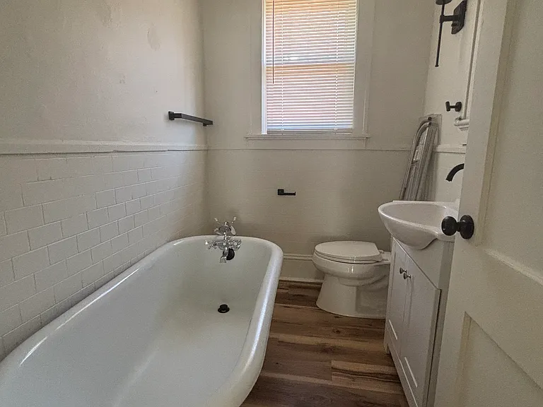 2632 Clifton St NW — Photo 7