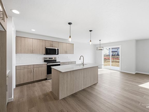 4th image of 2072 S Summerson Way