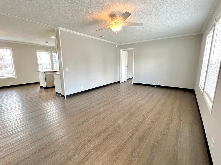 205 S Elm St — Photo 39