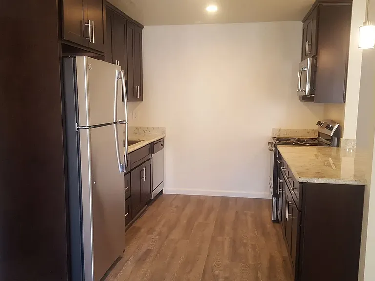 CENTRAL PARK APARTMENTS — Photo 10