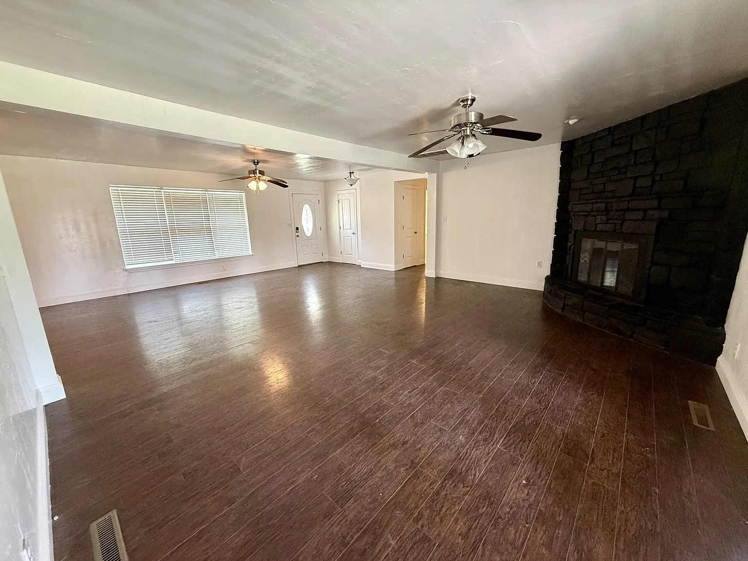 915 West Kings Road - 1 — Photo 4