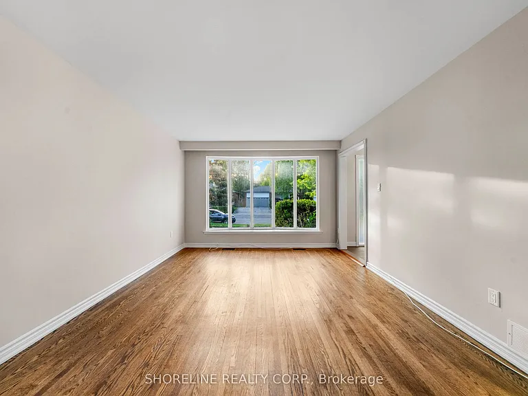 608 Raphael Ave #UPPER — Photo 13