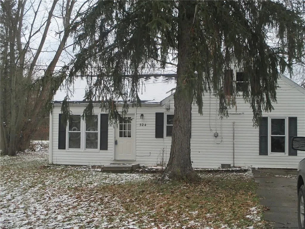 324 Forest Ave photo 1