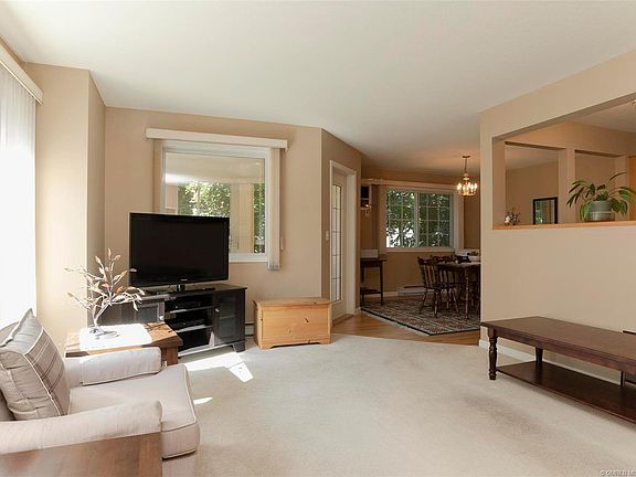 5th image of 945 Lawrence Ave #108