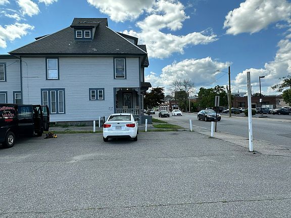 2nd image of 319 Hanover St APT 4