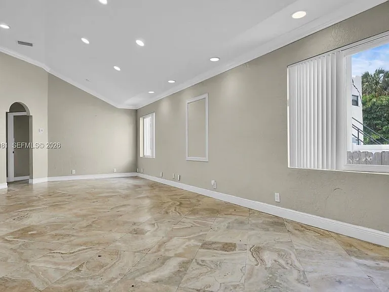 1630 Van Buren St — Photo 4