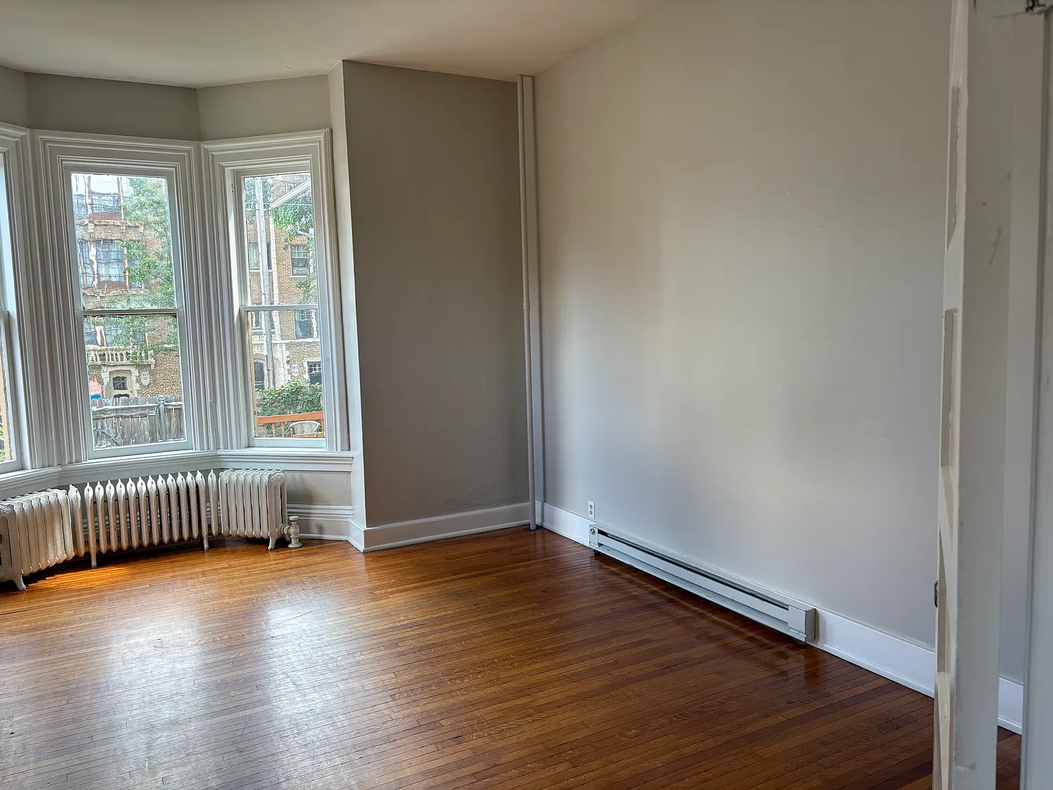1018 W Berry St — Photo 4
