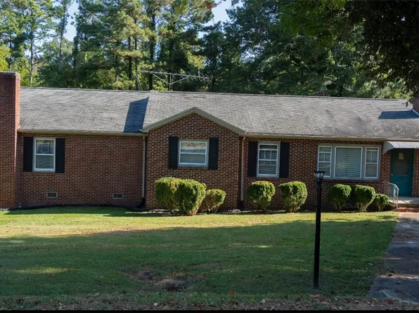 114 N Calhoun St, Mc Cormick, SC 29835