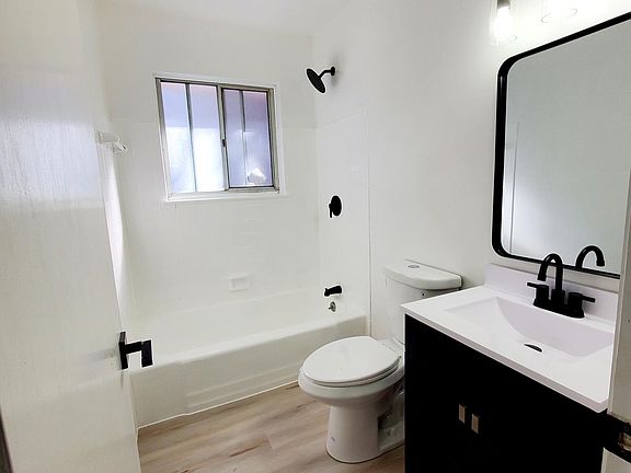 4th image of 2209 E Park Pl APT 4