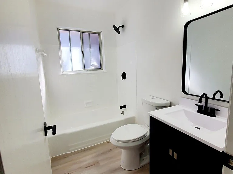2209 E Park Pl #4 — Photo 4