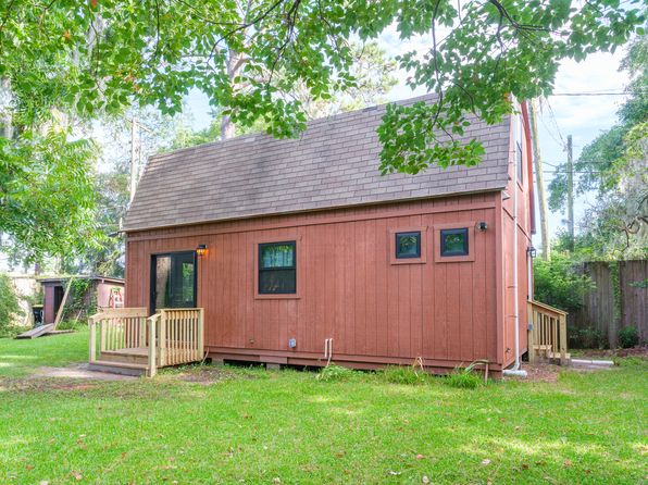 10 Linden Dr #1R