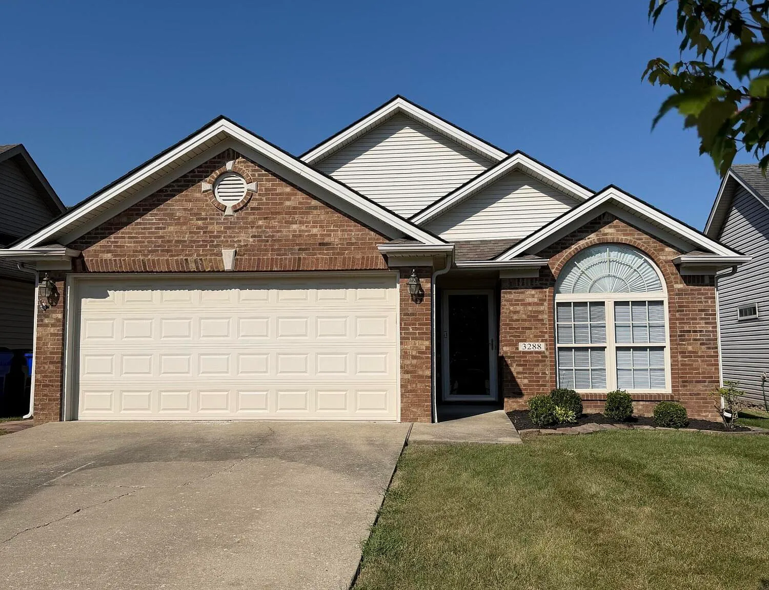 3 bed, 2.0 bath, 1350 sqft, $2,200 — Photo 1